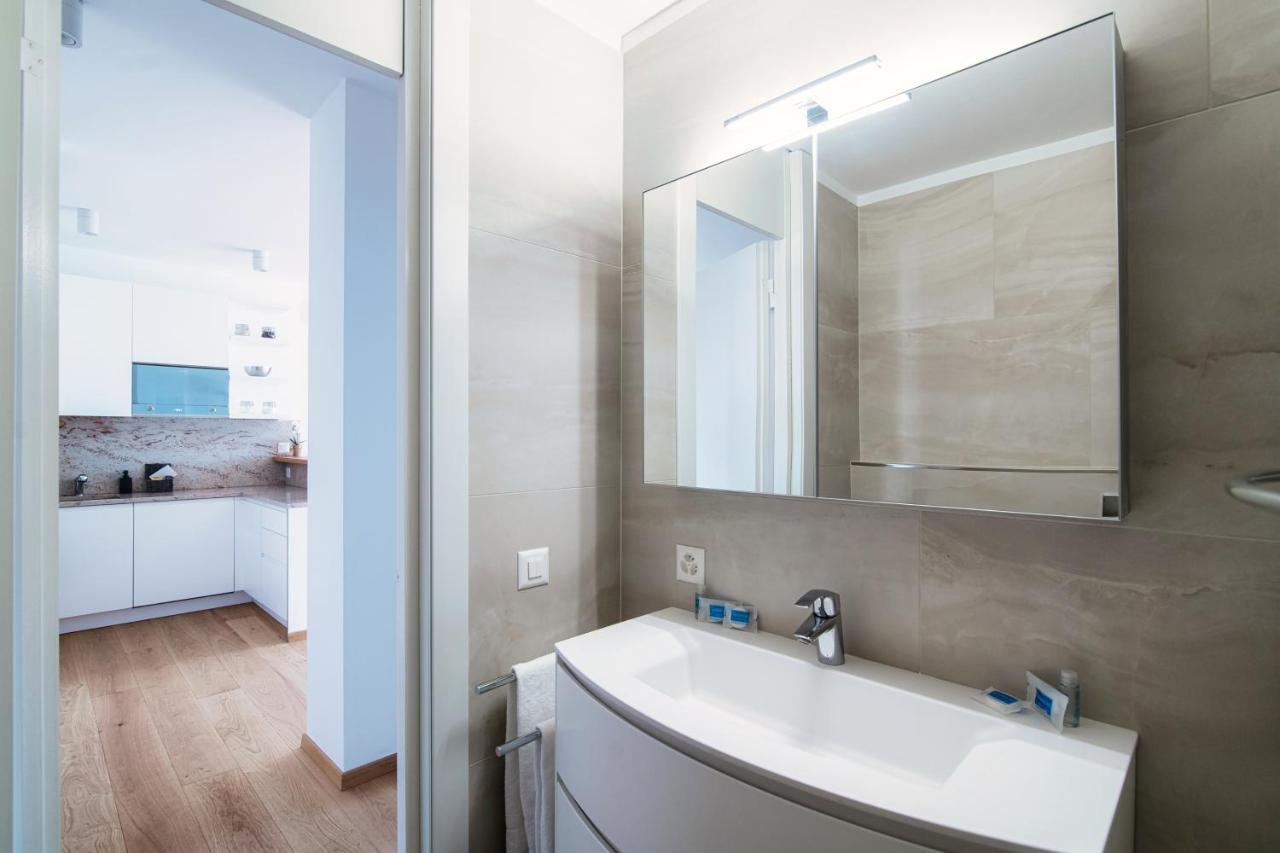 Palace Apartment By Quokka 360 - 2 Minutes From Lugano Lido מראה חיצוני תמונה